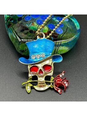 Grinning Skull with Rose and Top Hat Skeleton Necklace / Pendant #866 (blue hat)